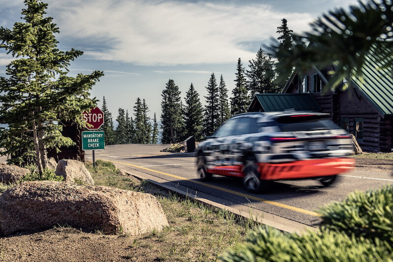 Przejęcie kontroli: Prototyp Audi e-tron - test rekuperacji