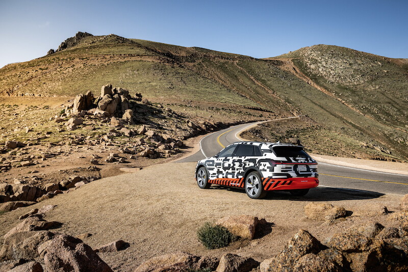 Przejęcie kontroli: Prototyp Audi e-tron - test rekuperacji