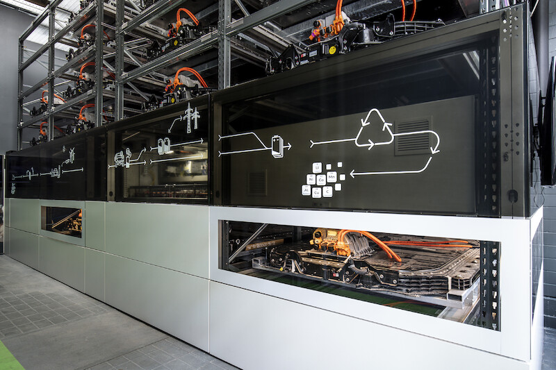 Audi uruchamia na berlińskim kampusie EUREF jednostkę magazynującą energię zbudowaną ze starych akumulatorów