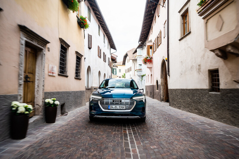 Dziesięć państw w 24 godziny: Audi e-tron w drodze