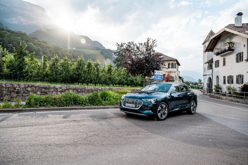 Dziesięć państw w 24 godziny: Audi e-tron w drodze