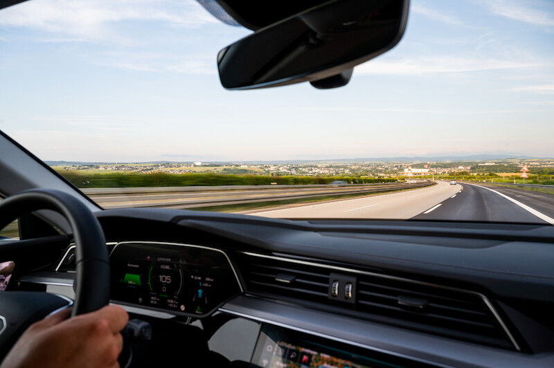 Dziesięć państw w 24 godziny: Audi e-tron w drodze