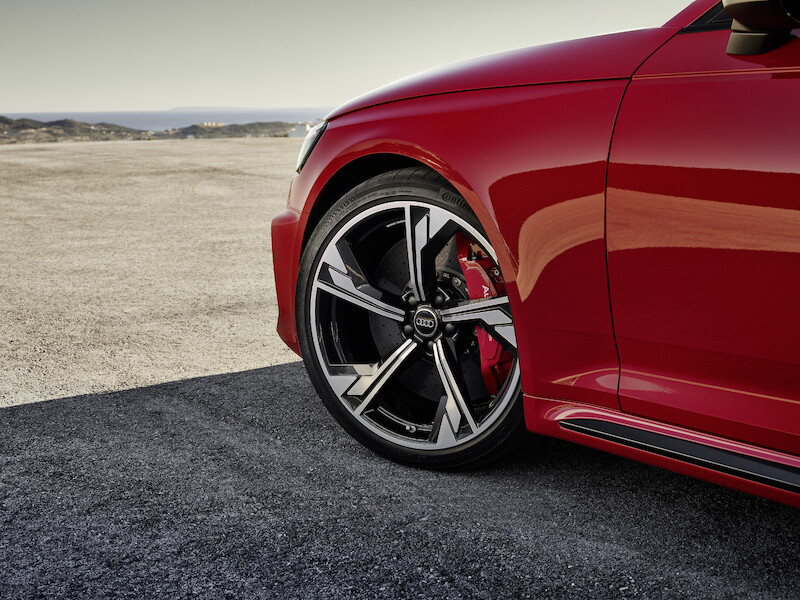 Odświeżenie mocnego kombi: Nowe Audi RS 4 Avant