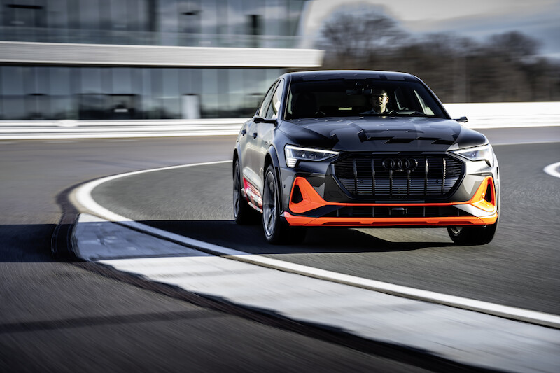 Dynamiczne, zwinne i elektryczne: Audi przedstawia koncepcję napędu dla modeli e-tron S