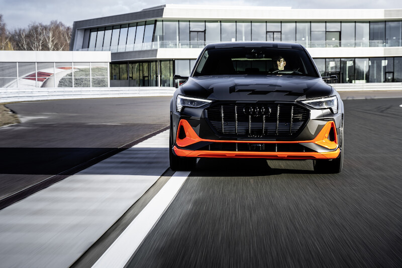 Dynamiczne, zwinne i elektryczne: Audi przedstawia koncepcję napędu dla modeli e-tron S