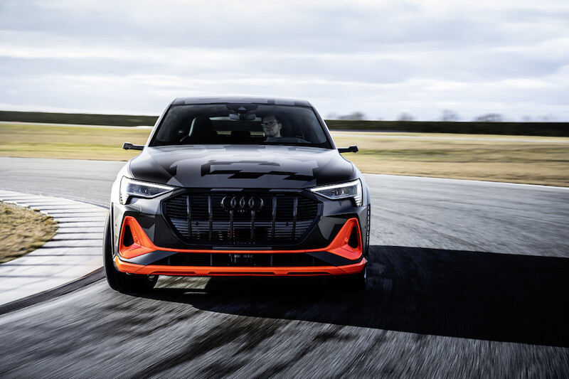 Dynamiczne, zwinne i elektryczne: Audi przedstawia koncepcję napędu dla modeli e-tron S