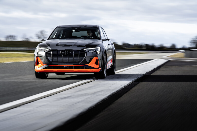 Dynamiczne, zwinne i elektryczne: Audi przedstawia koncepcję napędu dla modeli e-tron S