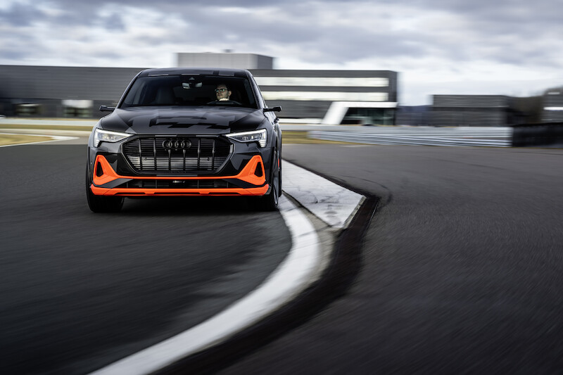 Dynamiczne, zwinne i elektryczne: Audi przedstawia koncepcję napędu dla modeli e-tron S