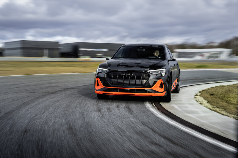 Dynamiczne, zwinne i elektryczne: Audi przedstawia koncepcję napędu dla modeli e-tron S