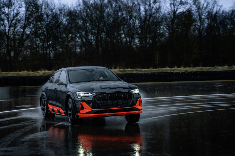 Dynamiczne, zwinne i elektryczne: Audi przedstawia koncepcję napędu dla modeli e-tron S