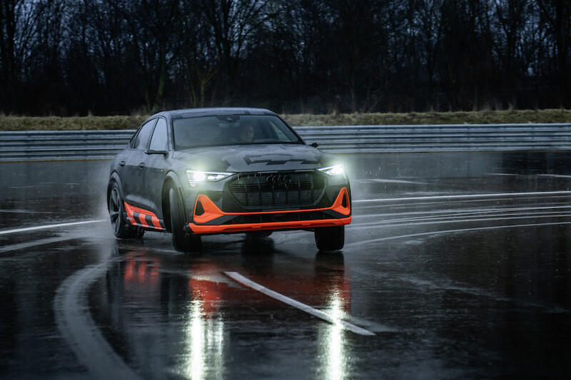 Dynamiczne, zwinne i elektryczne: Audi przedstawia koncepcję napędu dla modeli e-tron S
