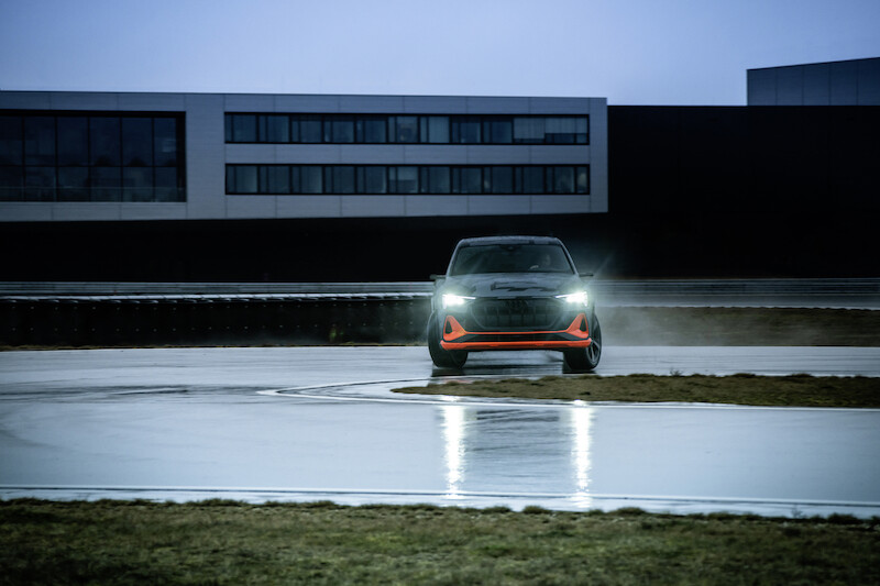 Dynamiczne, zwinne i elektryczne: Audi przedstawia koncepcję napędu dla modeli e-tron S