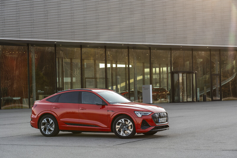 SUV coupé uzupełnia rodzinę pojazdów e-tron: Audi e-tron Sportback