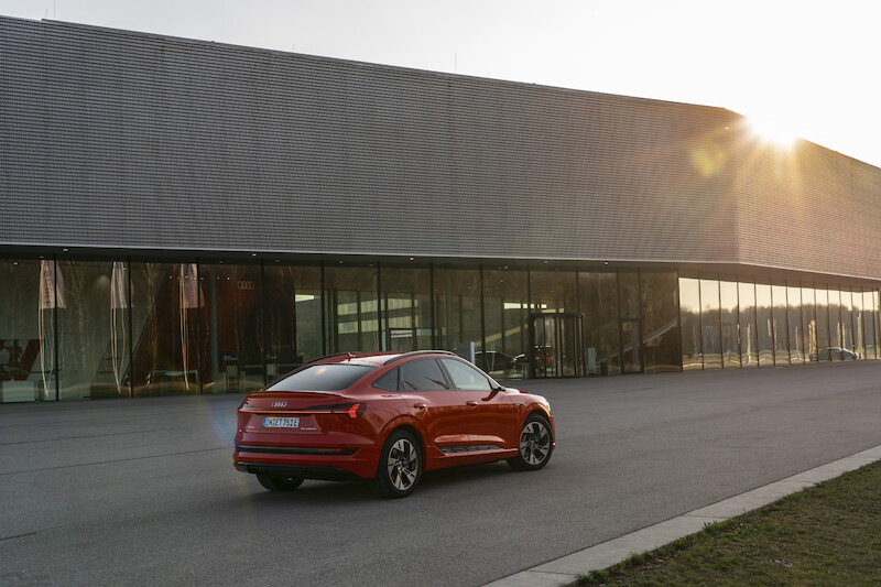 SUV coupé uzupełnia rodzinę pojazdów e-tron: Audi e-tron Sportback