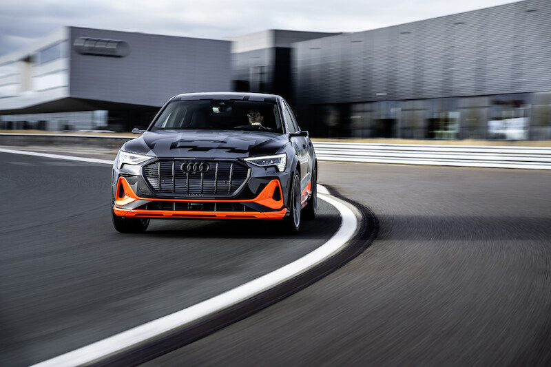 Audi quattro wyznacza standardy w erze mobilności elektrycznej
