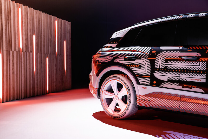 Nowy wymiar mobilności elektrycznej: Audi Q4 e-tron wyznacza standardy w zakresie wnętrza i systemów obsługi