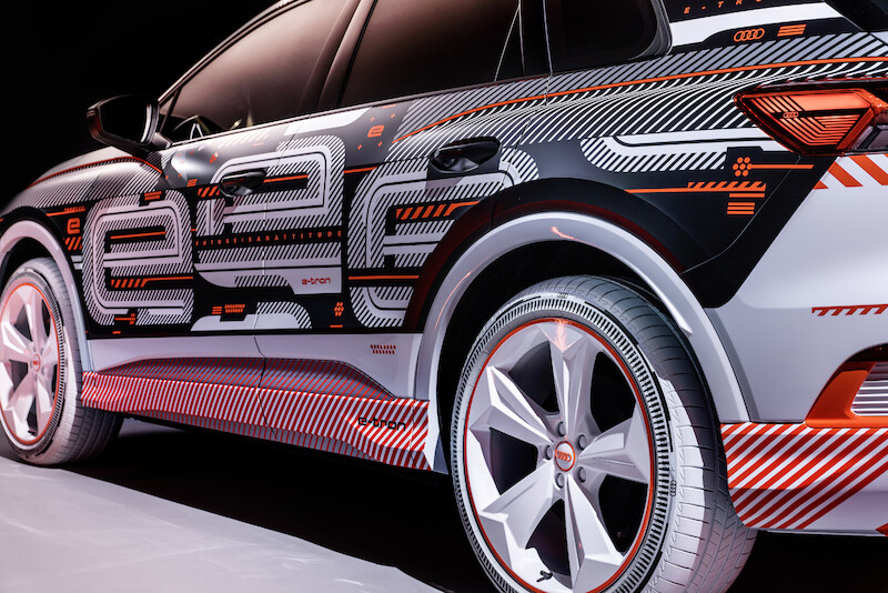 Nowy wymiar mobilności elektrycznej: Audi Q4 e-tron wyznacza standardy w zakresie wnętrza i systemów obsługi