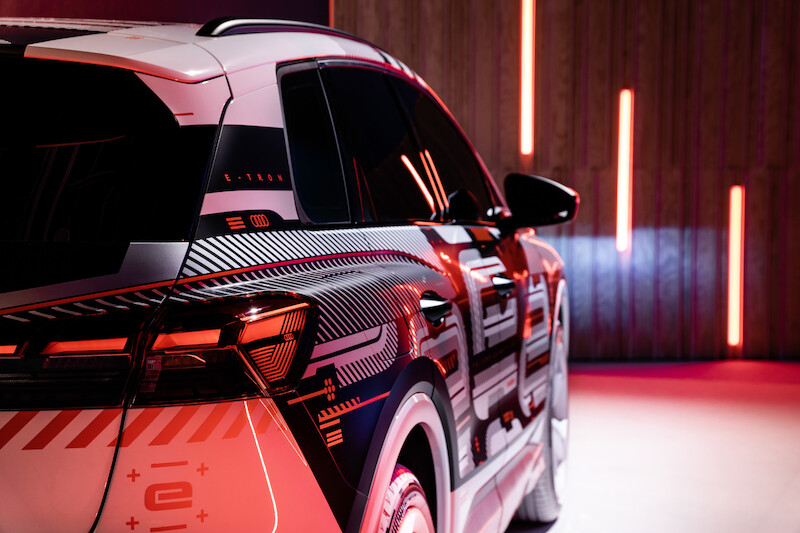 Nowy wymiar mobilności elektrycznej: Audi Q4 e-tron wyznacza standardy w zakresie wnętrza i systemów obsługi