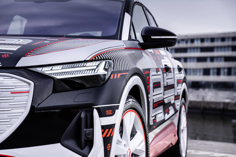 Nowy wymiar mobilności elektrycznej: Audi Q4 e-tron wyznacza standardy w zakresie wnętrza i systemów obsługi