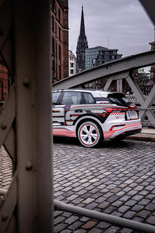 Nowy wymiar mobilności elektrycznej: Audi Q4 e-tron wyznacza standardy w zakresie wnętrza i systemów obsługi