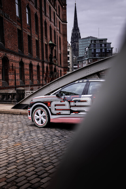 Nowy wymiar mobilności elektrycznej: Audi Q4 e-tron wyznacza standardy w zakresie wnętrza i systemów obsługi