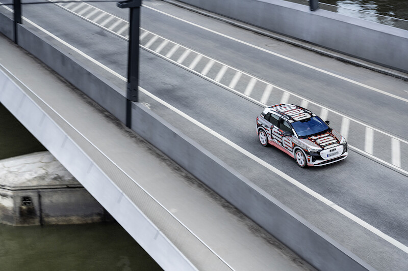 Nowy wymiar mobilności elektrycznej: Audi Q4 e-tron wyznacza standardy w zakresie wnętrza i systemów obsługi