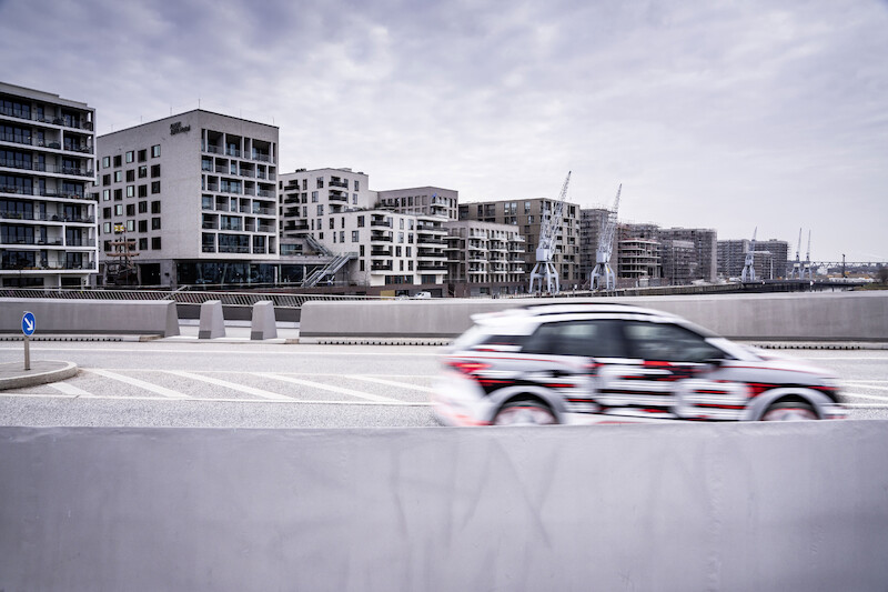 Nowy wymiar mobilności elektrycznej: Audi Q4 e-tron wyznacza standardy w zakresie wnętrza i systemów obsługi