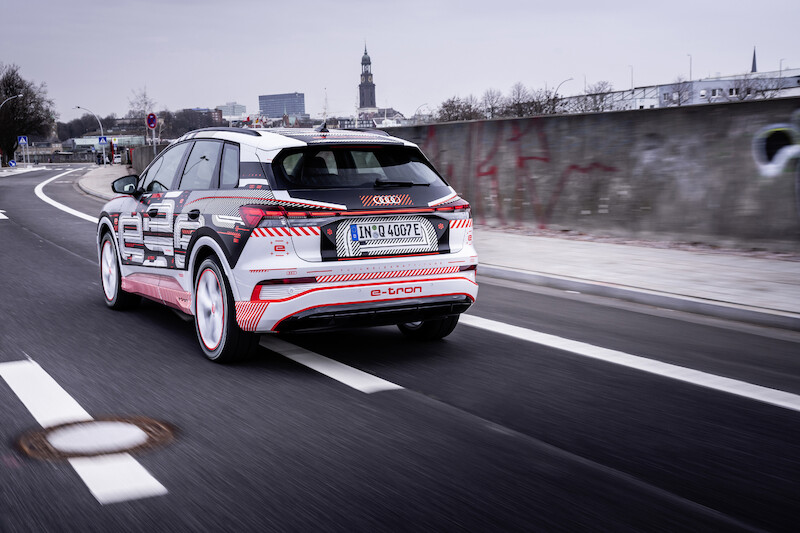 Nowy wymiar mobilności elektrycznej: Audi Q4 e-tron wyznacza standardy w zakresie wnętrza i systemów obsługi