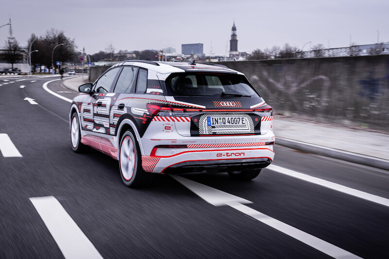 Nowy wymiar mobilności elektrycznej: Audi Q4 e-tron wyznacza standardy w zakresie wnętrza i systemów obsługi