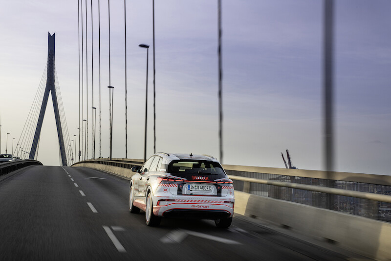 Nowy wymiar mobilności elektrycznej: Audi Q4 e-tron wyznacza standardy w zakresie wnętrza i systemów obsługi