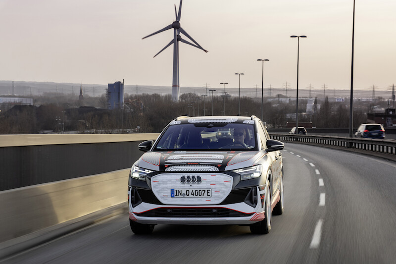 Nowy wymiar mobilności elektrycznej: Audi Q4 e-tron wyznacza standardy w zakresie wnętrza i systemów obsługi