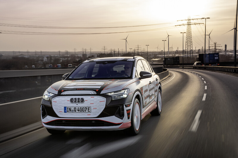 Nowy wymiar mobilności elektrycznej: Audi Q4 e-tron wyznacza standardy w zakresie wnętrza i systemów obsługi