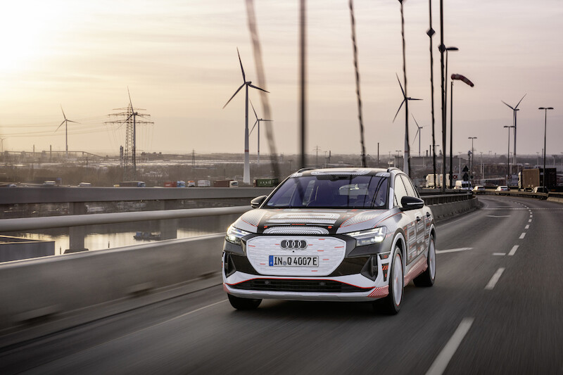 Nowy wymiar mobilności elektrycznej: Audi Q4 e-tron wyznacza standardy w zakresie wnętrza i systemów obsługi