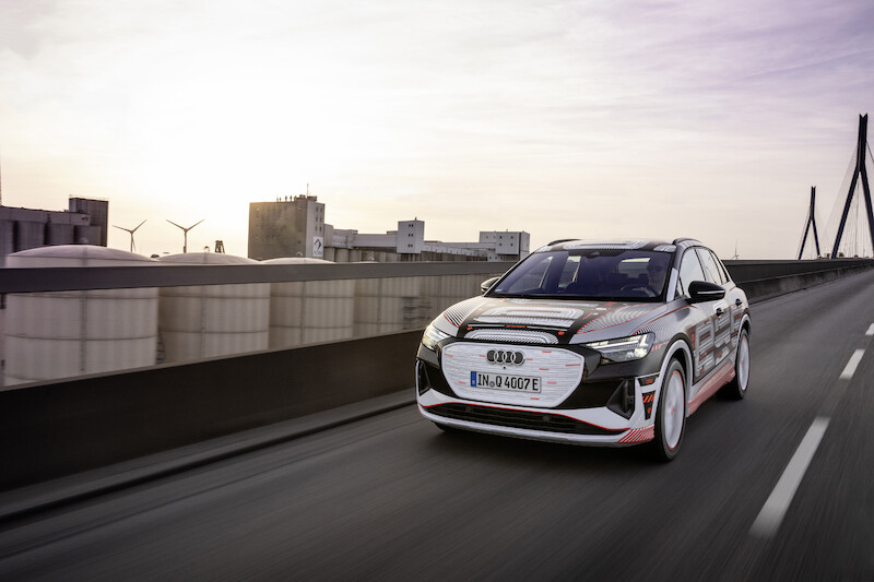 Nowy wymiar mobilności elektrycznej: Audi Q4 e-tron wyznacza standardy w zakresie wnętrza i systemów obsługi