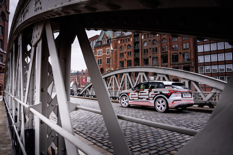 Nowy wymiar mobilności elektrycznej: Audi Q4 e-tron wyznacza standardy w zakresie wnętrza i systemów obsługi