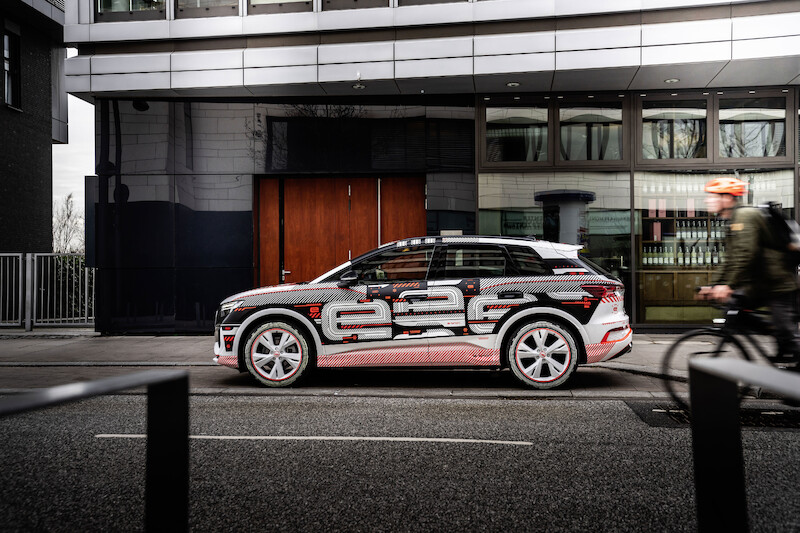 Nowy wymiar mobilności elektrycznej: Audi Q4 e-tron wyznacza standardy w zakresie wnętrza i systemów obsługi