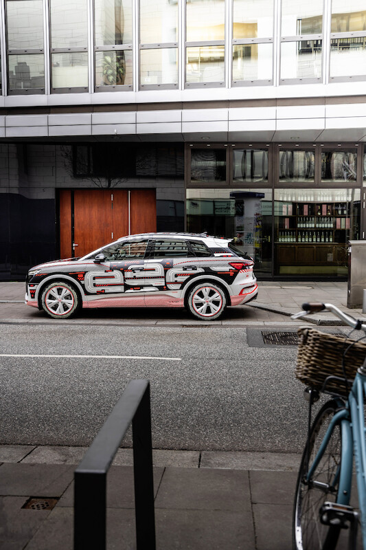 Nowy wymiar mobilności elektrycznej: Audi Q4 e-tron wyznacza standardy w zakresie wnętrza i systemów obsługi