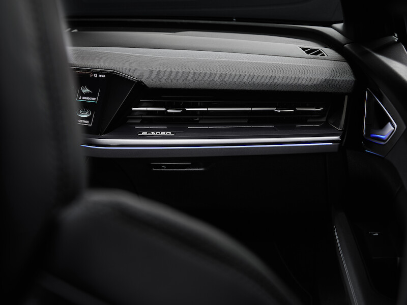 Nowy wymiar mobilności elektrycznej: Audi Q4 e-tron wyznacza standardy w zakresie wnętrza i systemów obsługi
