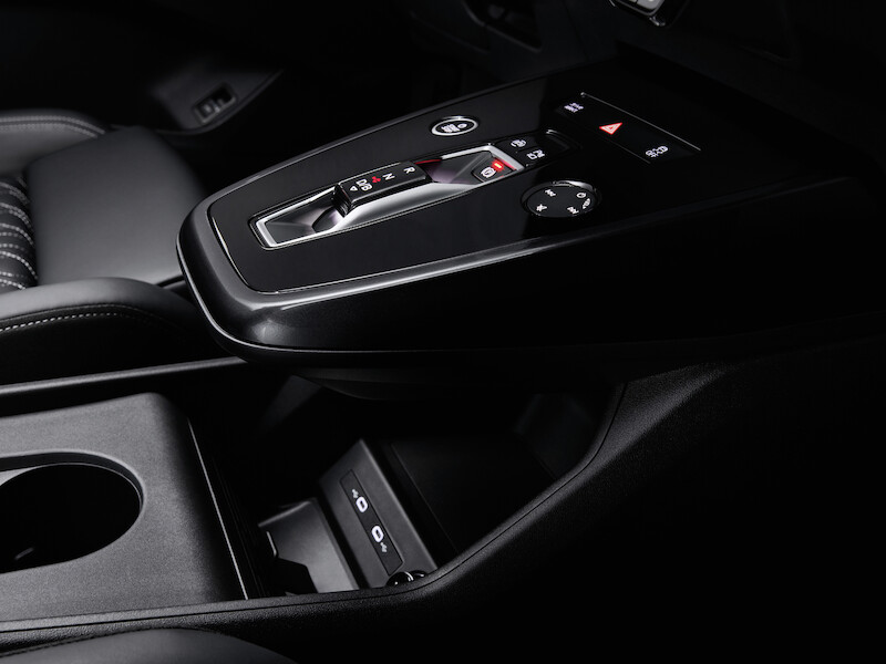 Nowy wymiar mobilności elektrycznej: Audi Q4 e-tron wyznacza standardy w zakresie wnętrza i systemów obsługi