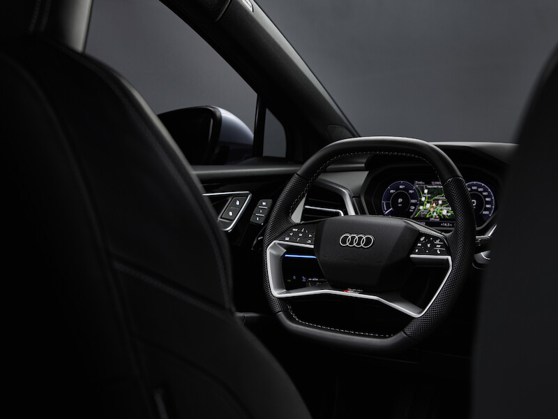 Nowy wymiar mobilności elektrycznej: Audi Q4 e-tron wyznacza standardy w zakresie wnętrza i systemów obsługi