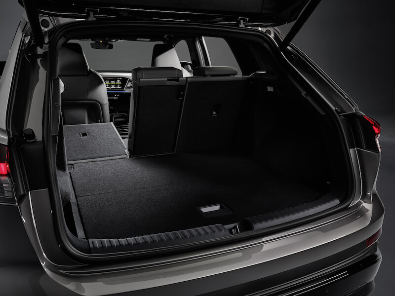 Nowy wymiar mobilności elektrycznej: Audi Q4 e-tron wyznacza standardy w zakresie wnętrza i systemów obsługi