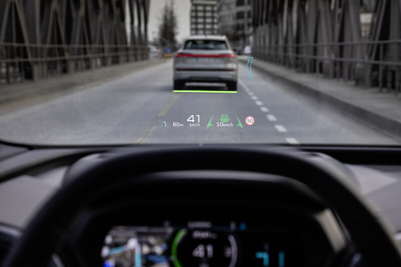 Nowy wymiar mobilności elektrycznej: Audi Q4 e-tron wyznacza standardy w zakresie wnętrza i systemów obsługi