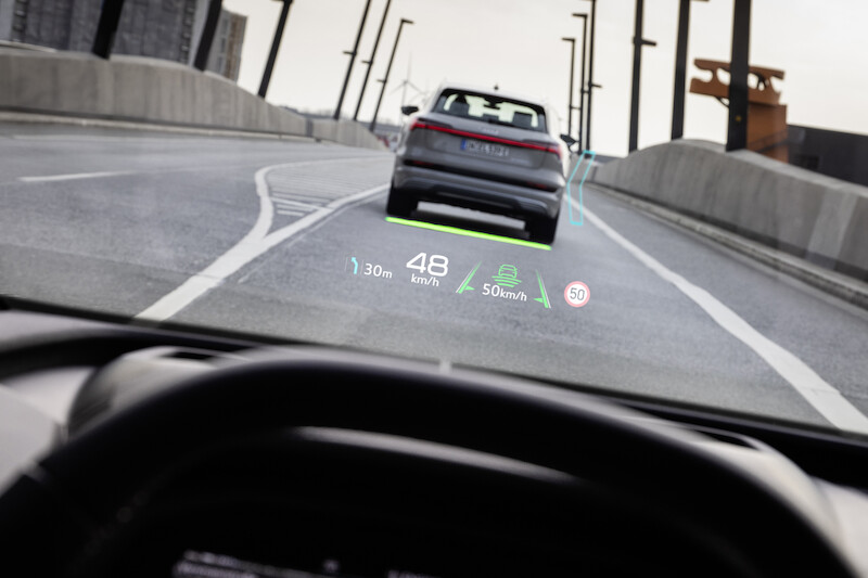 Nowy wymiar mobilności elektrycznej: Audi Q4 e-tron wyznacza standardy w zakresie wnętrza i systemów obsługi