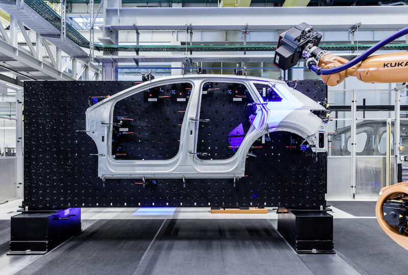 Precyzja w każdym calu: emocjonalny design Audi Q4 e-tron wykuwa się w metalu