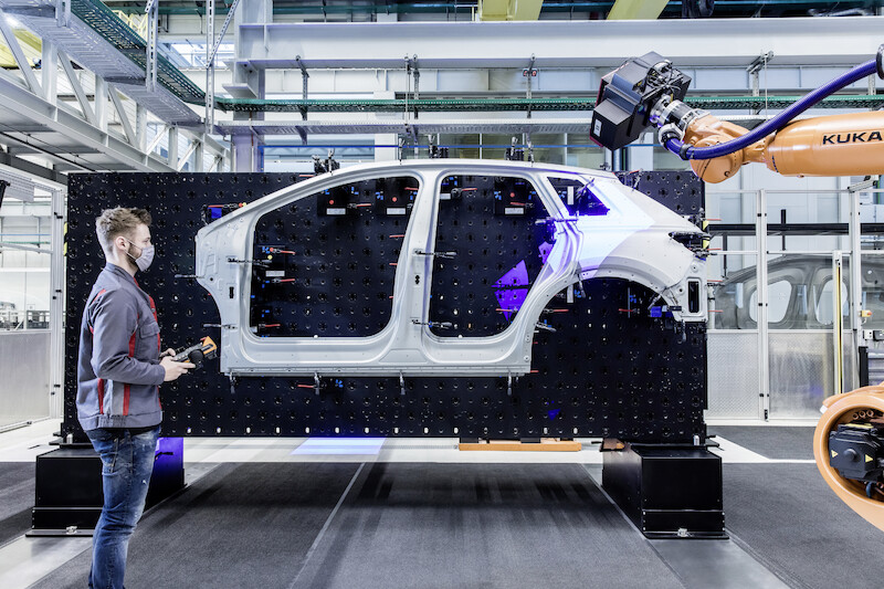 Precyzja w każdym calu: emocjonalny design Audi Q4 e-tron wykuwa się w metalu