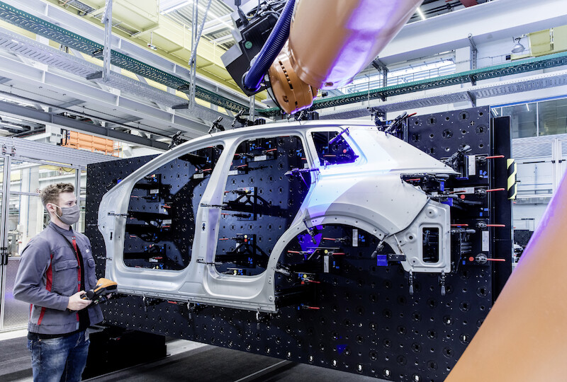 Precyzja w każdym calu: emocjonalny design Audi Q4 e-tron wykuwa się w metalu