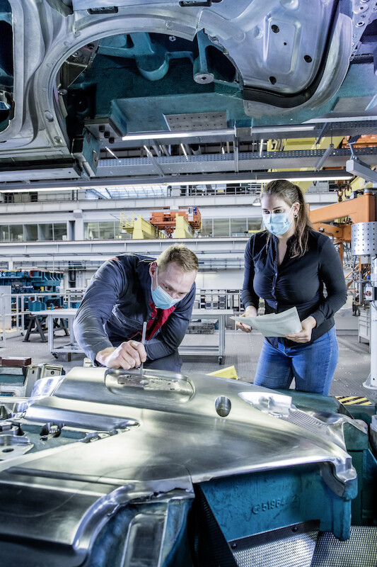 Precyzja w każdym calu: emocjonalny design Audi Q4 e-tron wykuwa się w metalu