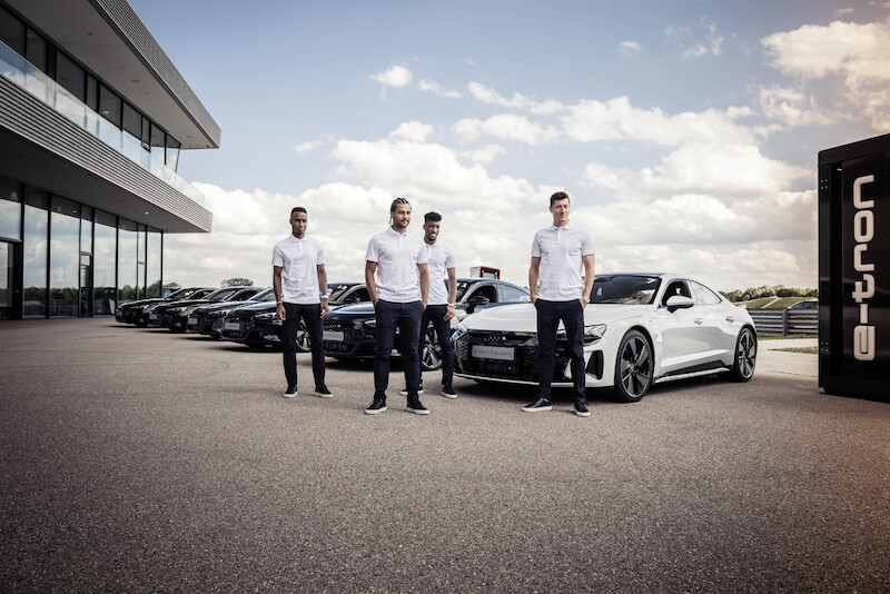 Elektryfikacja 2.0: piłkarze Bayernu Monachium otrzymują nowe Audi e-tron GT