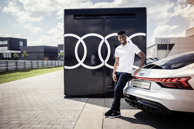 Elektryfikacja 2.0: piłkarze Bayernu Monachium otrzymują nowe Audi e-tron GT