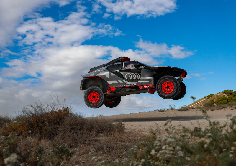 Audi RS Q e-tron przeszło próby pod słońcem Hiszpanii